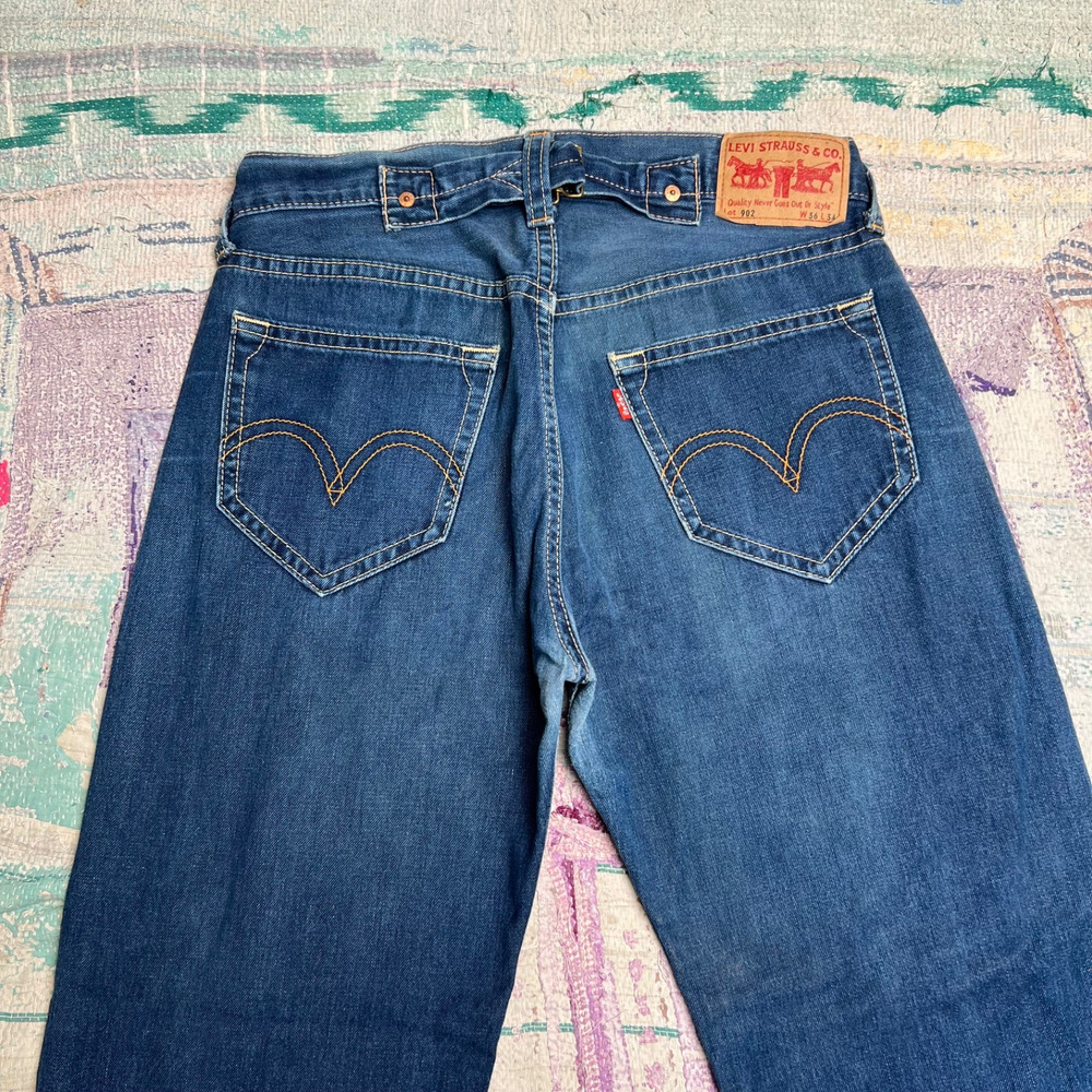 Vintage Levi’s 902 Cinch Back Baggy jeans button fly 34x31
